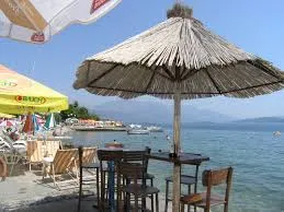 BAOŠIĆI, UKNJIŽEN STAN 25 M OD PLAŽE