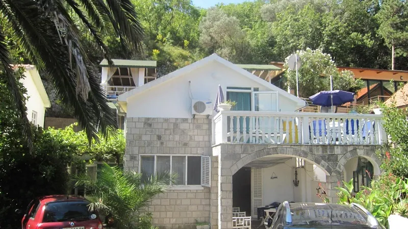 Prodaja kuce na obali mora, Kamenari, Boka Kotorska