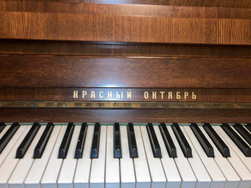Pianino Crveni Oktobar
