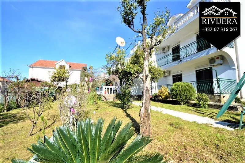 Kumbor jako lijepa kuca sa apartmanima za izdavanje