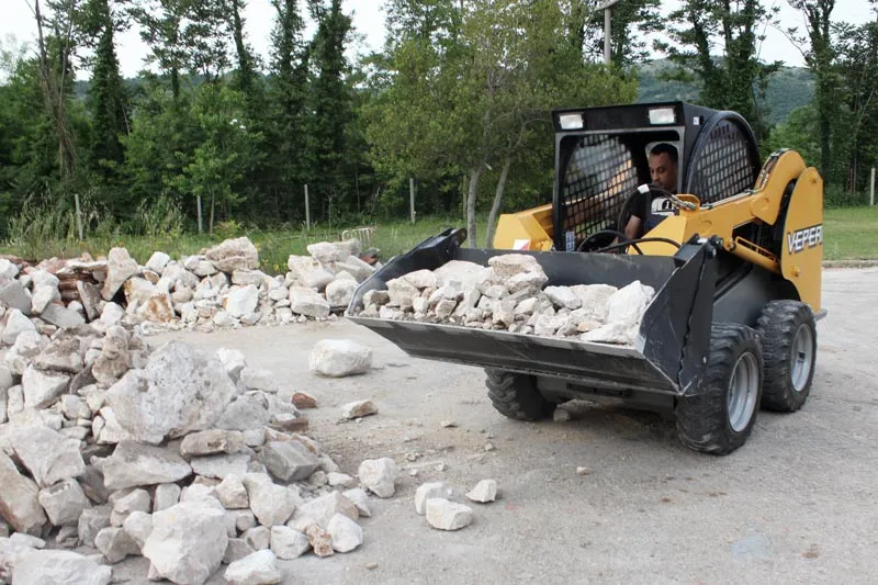 Utovarivač bager Veper model L90 (skid steer loader)
