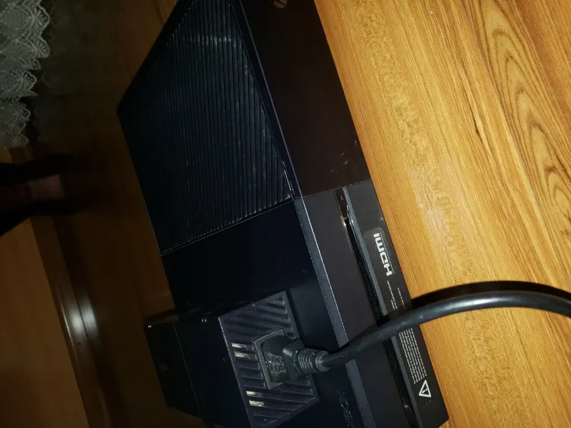  Xbox one sa 2 dzojstika i igricom call of duty black ops 3