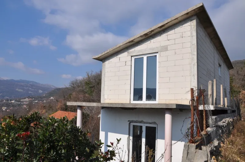 Na prodaju kuća u Herceg Novom, Sušćepan