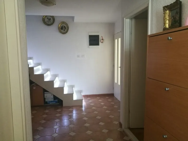 PRODAJEM STAN U IGALU