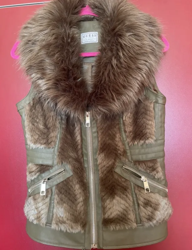 Guess prsluk. Velicina S. Cena: 100€