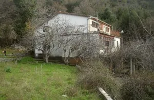 Prodajem kuću s placem na Sušćepanu iznad Igala
