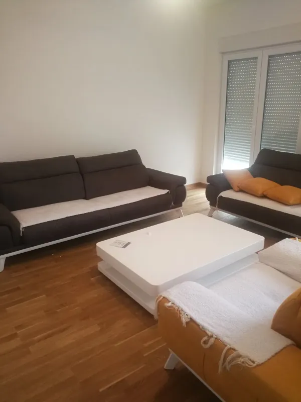 Povoljno klub sto