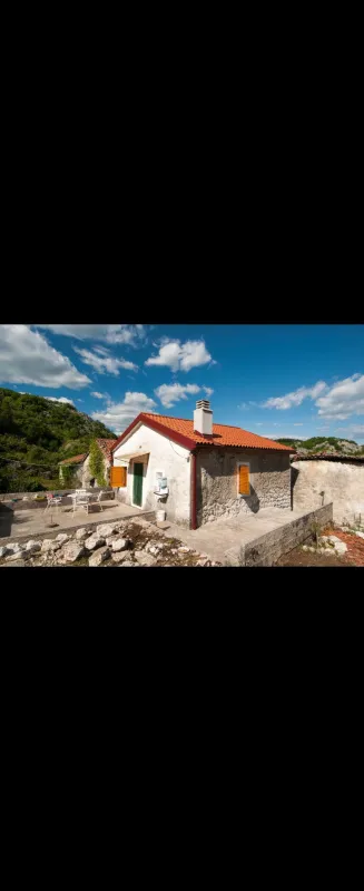 Ljubotinj (Cetinje), kuća i zemljište