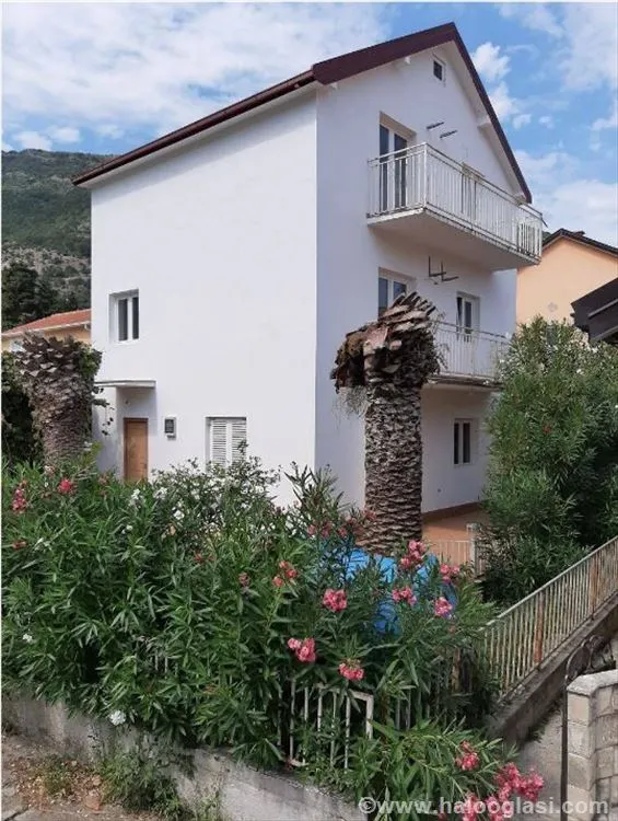Kuca na moru 150m2 sa placem