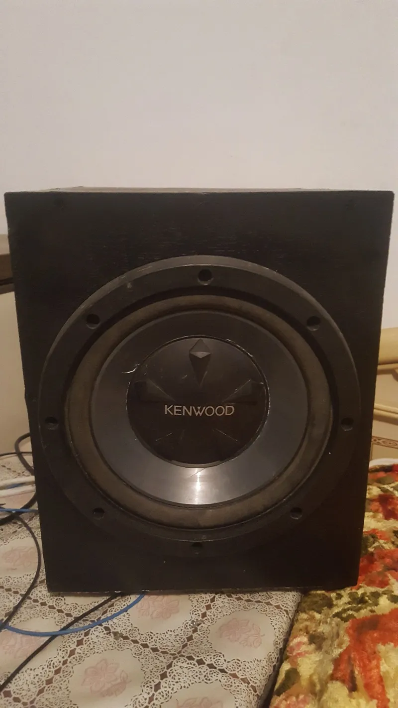 Povoljan Woofer Kenwood zvučnik