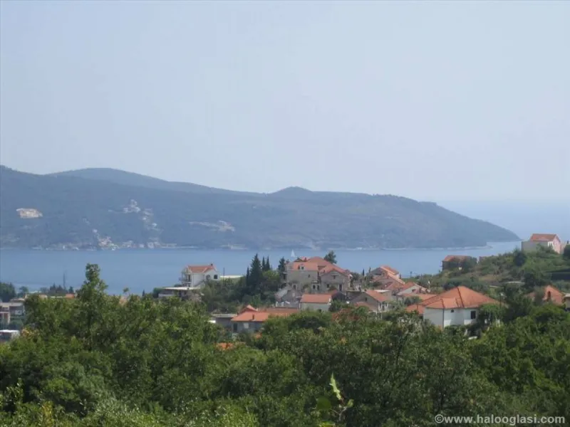 Prodajem kucu u Herceg Novom