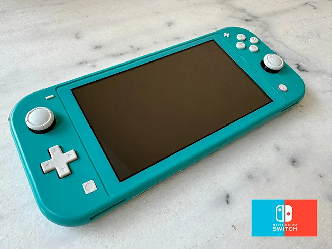 Prodajem Nintendo Switch Lite - malo korišćen
