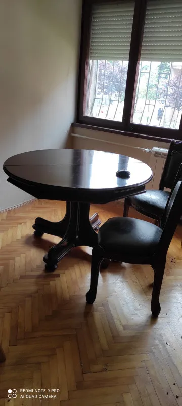Prodajem sto i stolice puno drvo