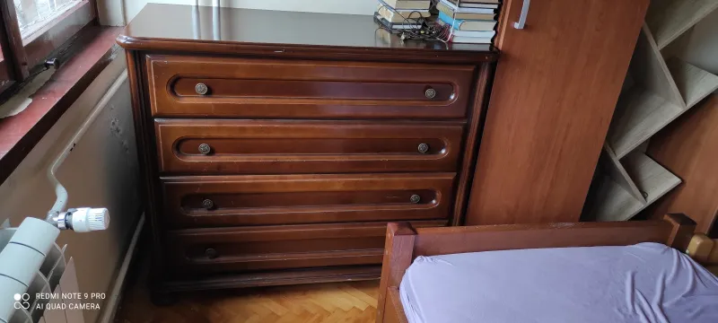 Prodajem komodu puno drvo