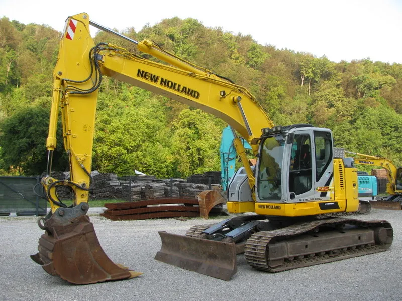 Bager gusjeničar New Holland KOBELCO E235B SR