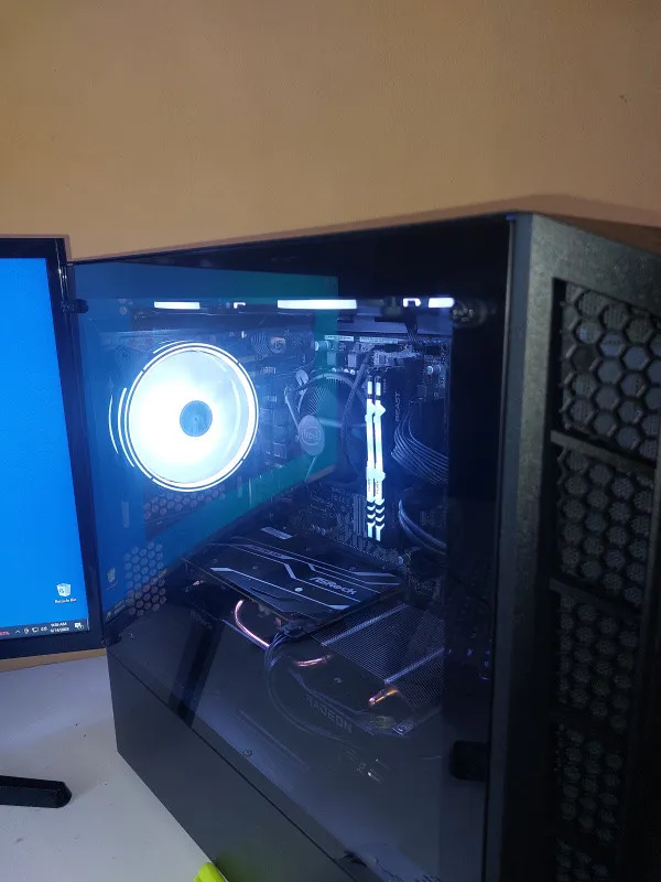 POTPUNO NOV GAMING PC RACUNAR