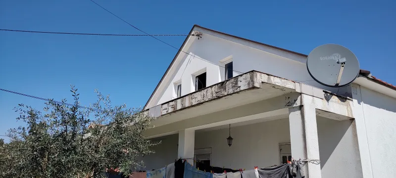 Izdajem kuću u Podgorici 160kvadrata , uključen račun vode i čistoće
