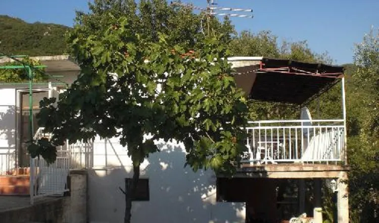 Herceg Novi-Ratisevina,kuca na prodaju