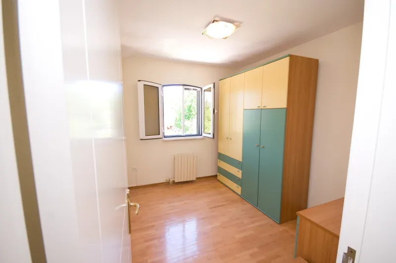 Prodajem kompletan namjestaj za djeciju sobu
