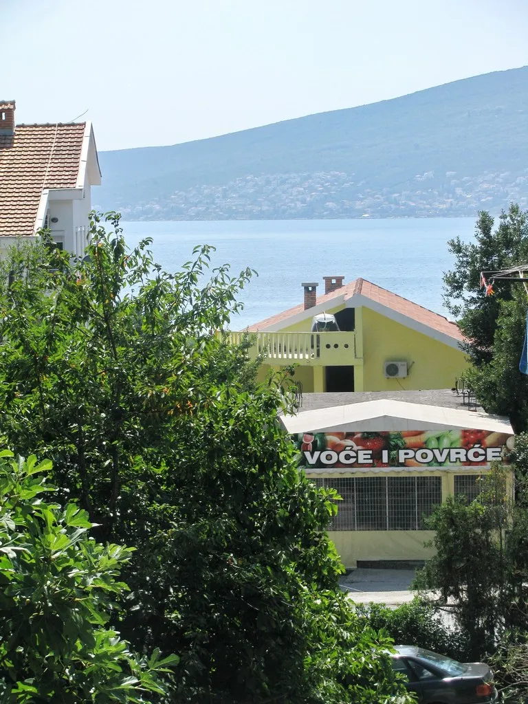 Prodaje se garsonjera sa pogledom na more u Baosicima (Herceg Novi)