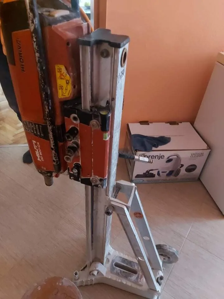 Masina za busenje rupa HILTI DD500