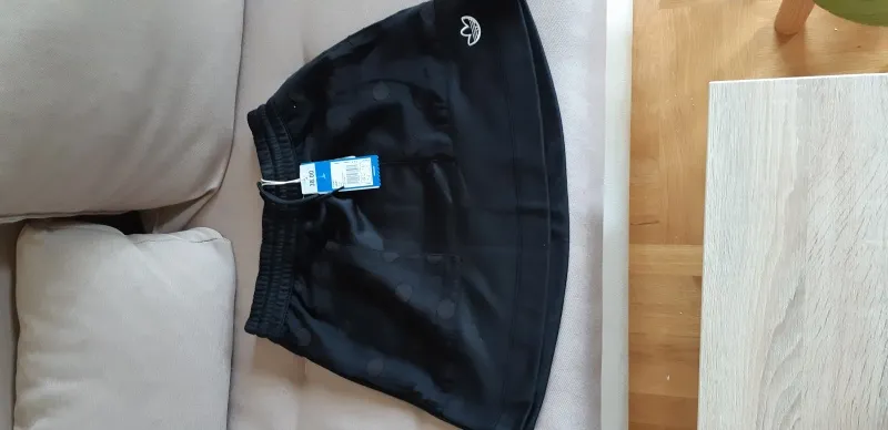 Nova Adidas crna suknja (sa cijenovnikom)