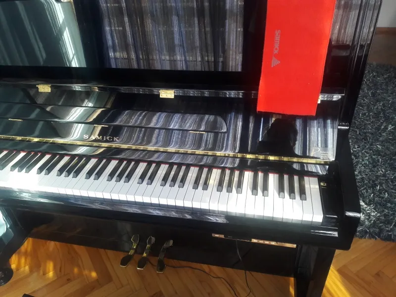 -Pianino Samick-