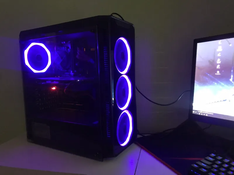 KOMPLETAN GAMING PC