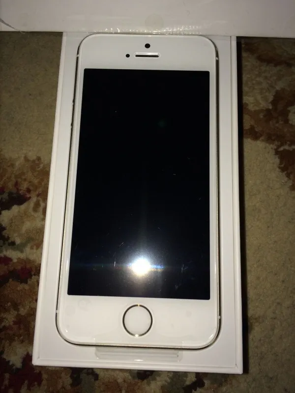 Apple iPhone 5s 64gb zlato nezaključan