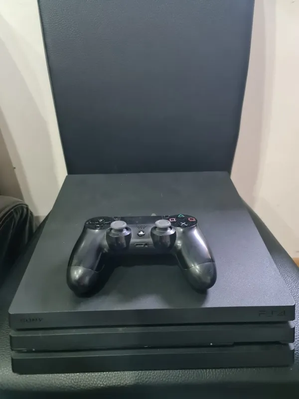 Playstation 4 pro + dzojstik