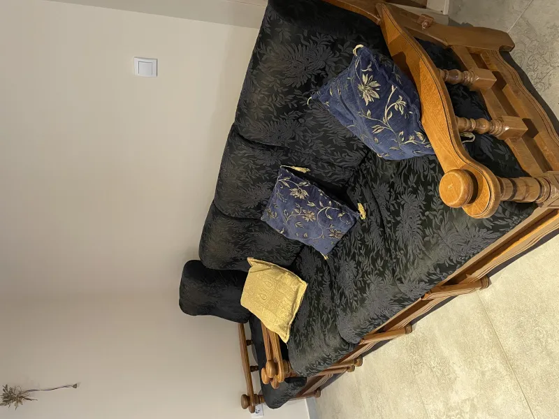Prodajem trosjed i dvije fotelje
