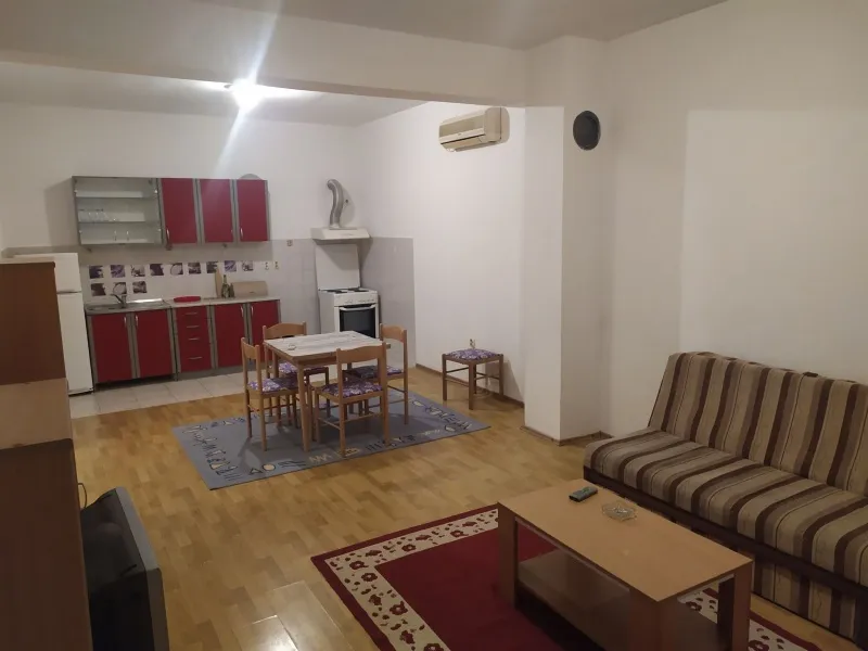 Izdajem namješten stan u Herceg Novom, Topla 2