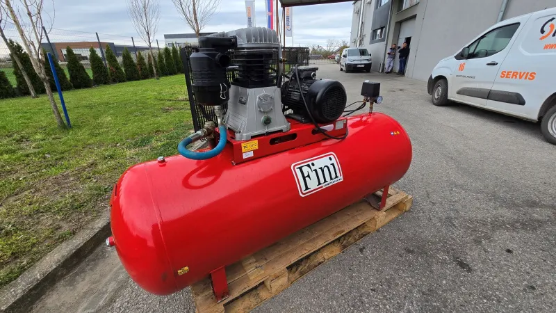 Polovan klipni kompresor FINI - ABAC B6000