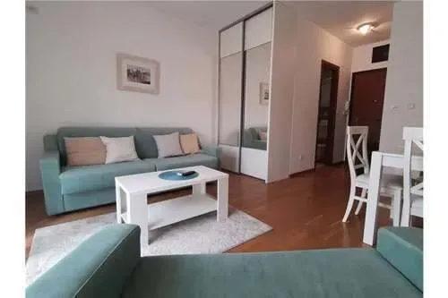 Izdajem garsonjeru u City kvartu   067 216 016