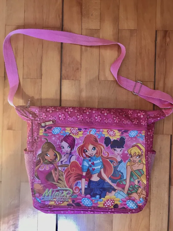 Prodajem dječiju tašnu "Winx"