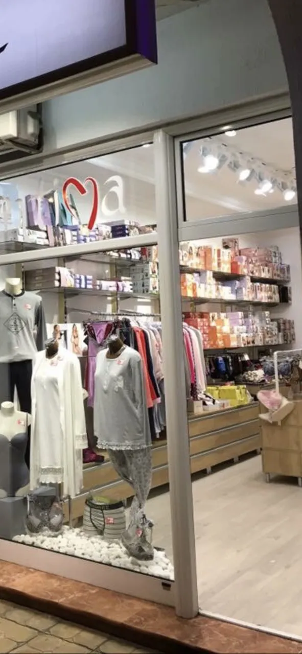 Kompletan modularni inventar za butik/prodavnicu