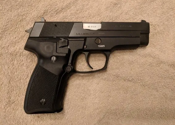 VEOMA POVOLJNO CZ 99 9X19MM 