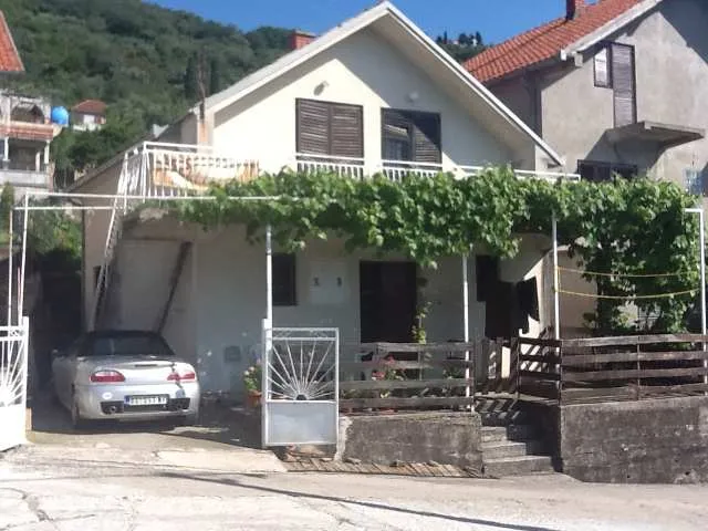 Kuca na moru kod Herceg Novog