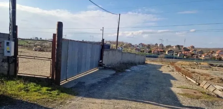 Izdaje se hala sa placem-Vozdovac,selo Rakovica (Kruzni put)