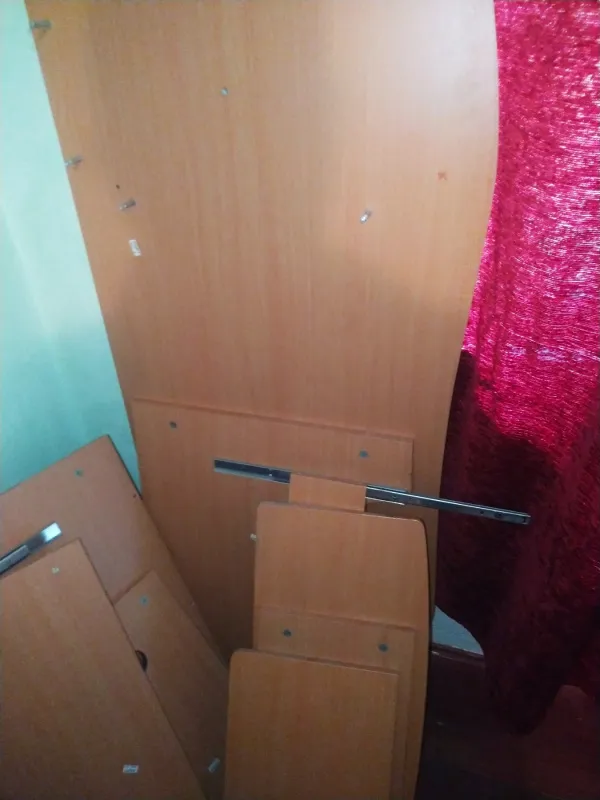 Na prodaju radni sto nov 