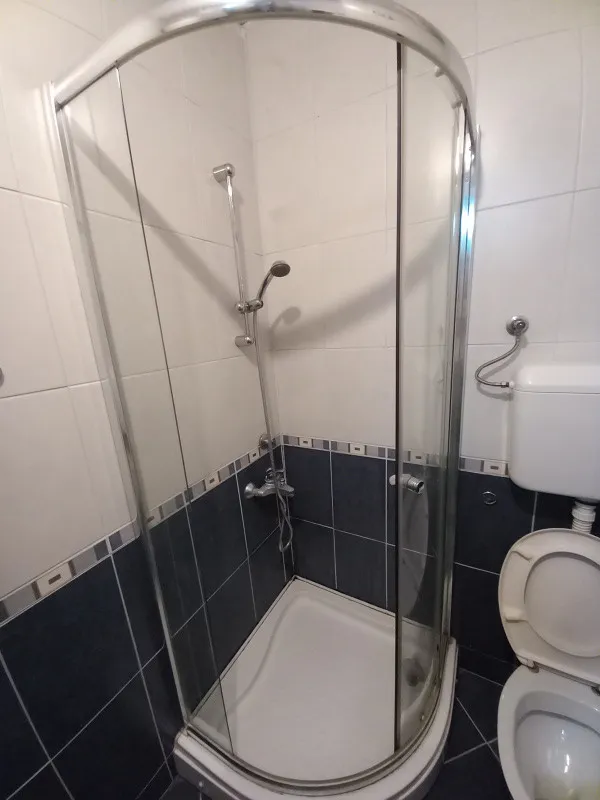 Potrebno staklo za tus kabinu