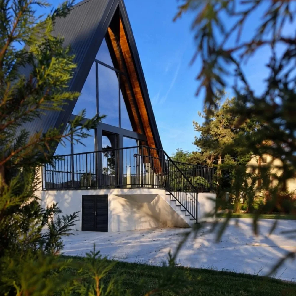 Na prodaju Luxury Villas&Poll,Aranđelovac
