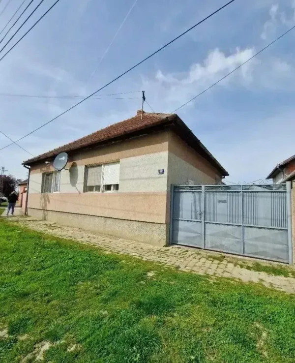 Na prodaju porodicna kuca u Srbobranu