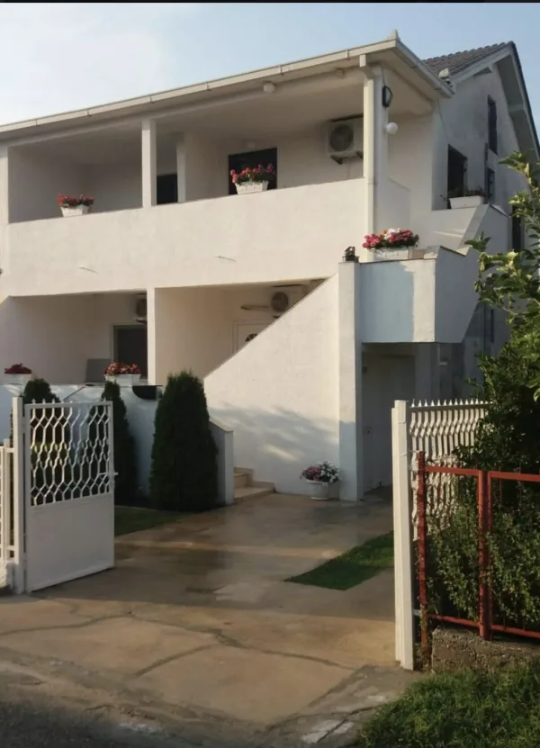 Prodajem kucu Donji Štoj, Ulcinj