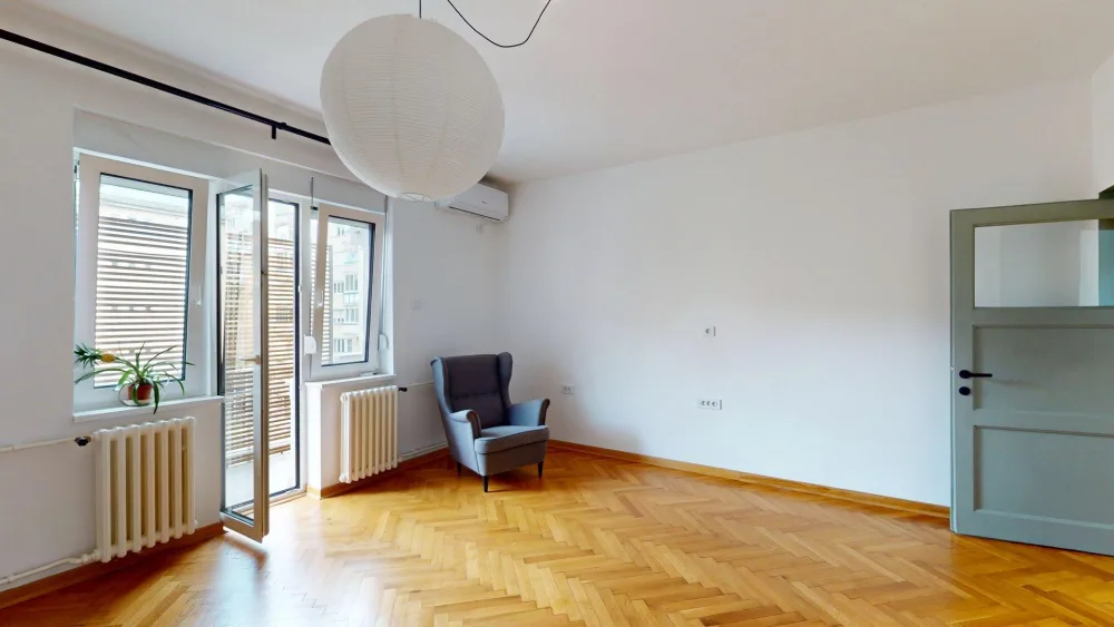 Renoviran trosoban stan na Keju-Novi Sad