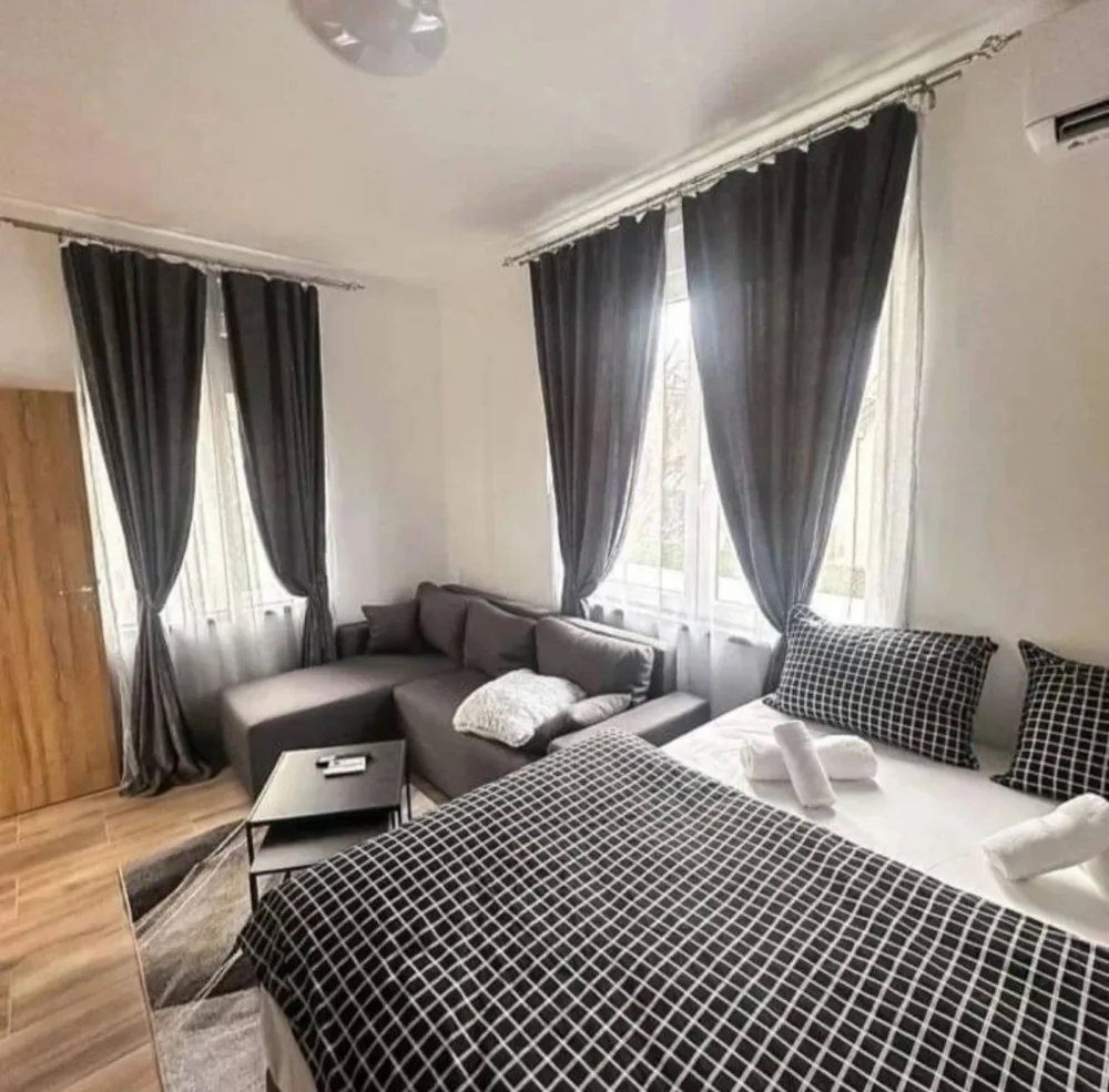 EKSKLUZIVNA PRODAJA-polovina vile sa 2 apartmana u centru Mataruške Banje