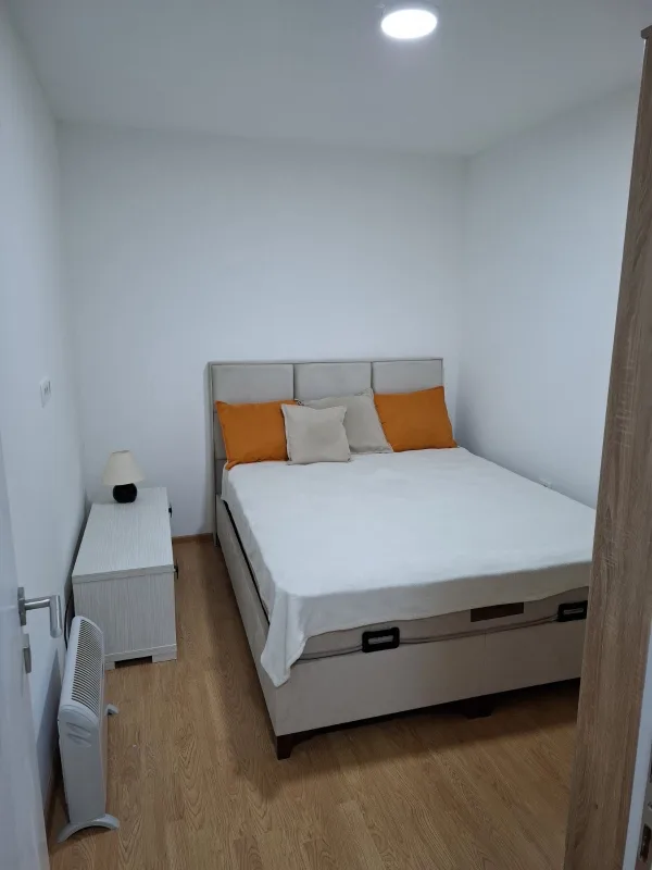 Izdaje se dvosoban stan, Podgorica
