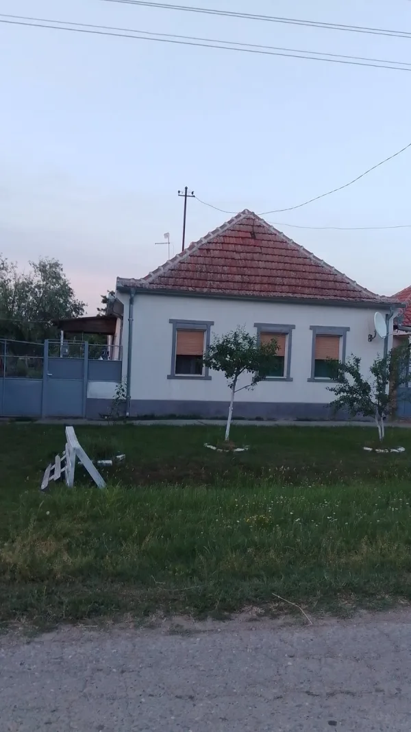 Prodajem kucu u Banatskoj Dubici